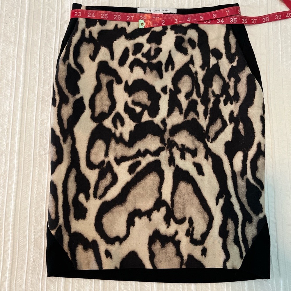 Diane Von Furstenberg Leopard Print Pencil Skirt - Picture 3 of 7